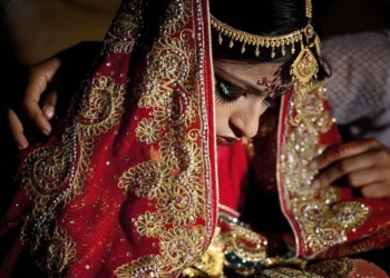 Νύφες ετών έξι: Σοκαριστικές εικόνες δείχνουν κορίτσια που αναγκάζονται να παντρευτούν πριν πάνε σχολείο