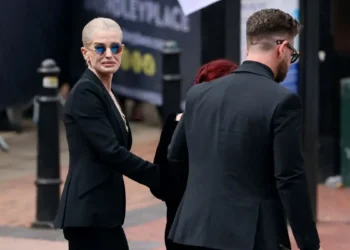 Ozzy Osbourne: Ο συγκινητικός τρόπος που η κόρη του Kelly τον τίμησε στο τελευταίο «αντίο» – Ο σπαραγμός της Sharon και οι χιλιάδες fans