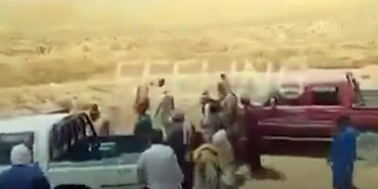 Το ανατριχιαστικό έγκλημα τιμής έγινε γνωστό από τα social media: Οργή για το viral βίντεο με τη δολοφονία ζευγαριού στην έρημο