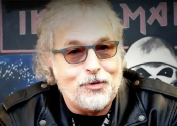 Πέθανε ο Πολ Μάριο Ντέι, ο πρώτος τραγουδιστής των Iron Maiden