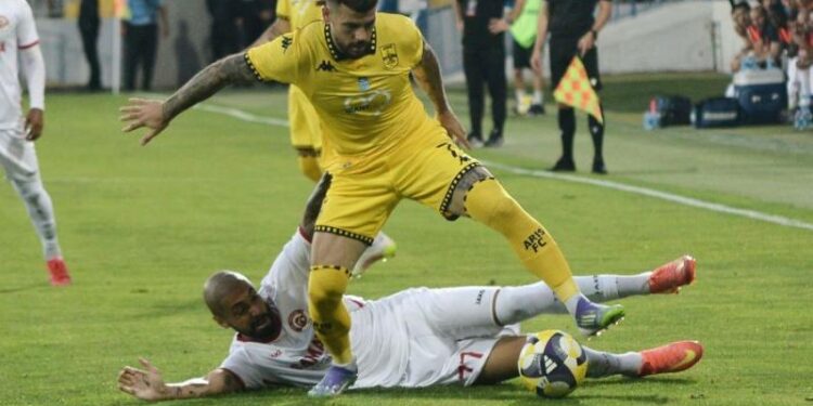 Άρης: Σκύλος δάγκωσε τον Κάρλες Πέρεθ – Σοβαρή η κατάστασή του