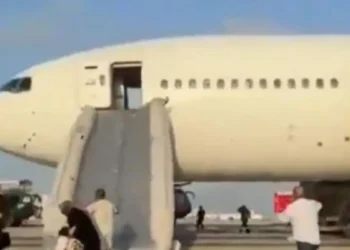 Τουρκία: Βίντεο με τη στιγμή που επιβάτες της Turkish Airlines εκκενώνουν αεροπλάνο από την τσουλήθρα έκτακτης ανάγκης