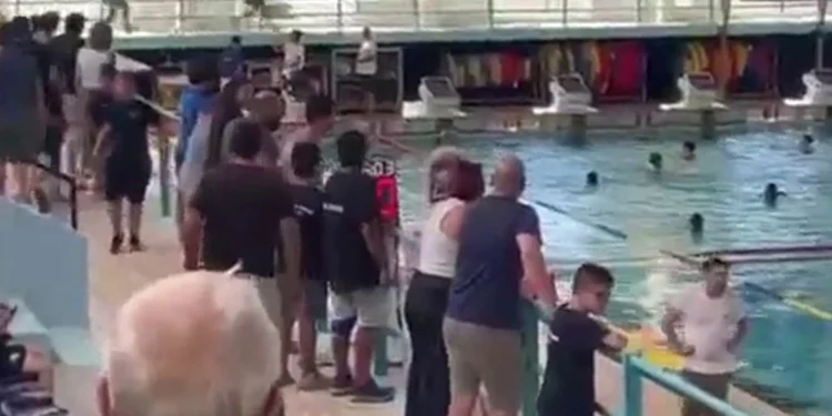 Εικόνες ντροπής στη Χίο: Τραμπούκισαν παιδιά 13 ετών σε αγώνα πόλο – «Να πάνε στον πάτο» έγραψε ο ΓΓ του δήμου