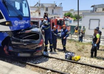 Πάτρα: Αυτοκίνητο συγκρούστηκε με συρμό του Προαστιακού