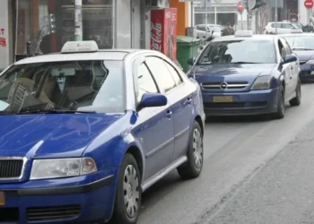 Απολύθηκε ο οδηγός ταξί που χτύπησε 21χρονη στη Θεσσαλονίκη – «Θα κινηθώ νομικά εναντίον του», λέει το θύμα