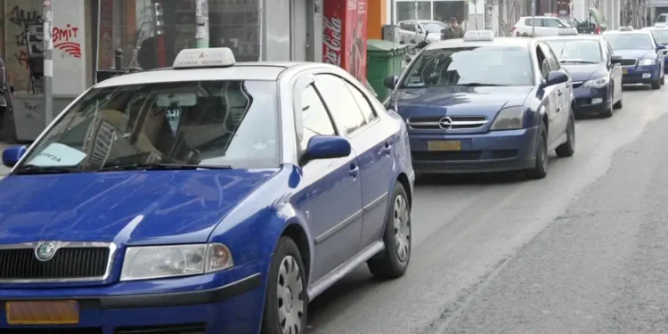 Απολύθηκε ο οδηγός ταξί που χτύπησε 21χρονη στη Θεσσαλονίκη – «Θα κινηθώ νομικά εναντίον του», λέει το θύμα