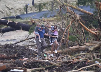 Πλημμύρες στο Τέξας: Στους 50 οι νεκροί – Αγνοούνται ακόμα δεκάδες παιδιά