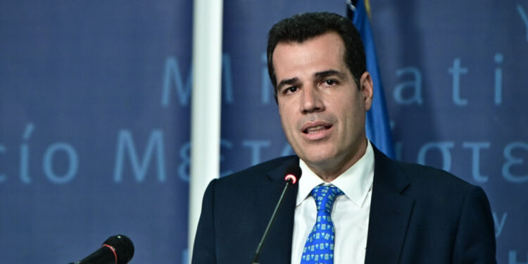 Πλεύρης: «13 χρόνια που ένας εγκληματίας λαθρομετανάστης κακοποίησε τη Μυρτώ στην Πάρο»