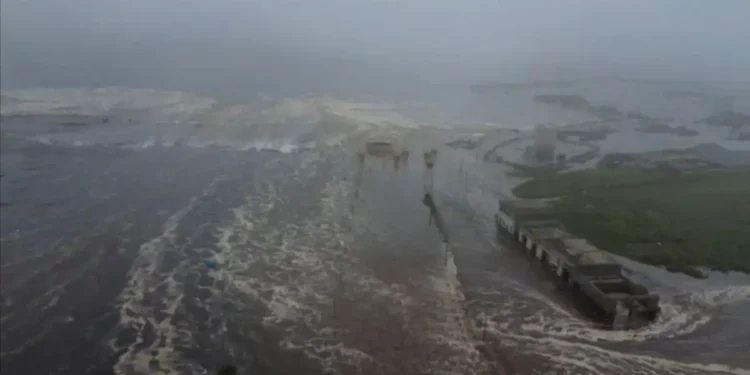 Σεισμός 8,8 Ρίχτερ στη Ρωσία: Σε Χαβάη και Αλάσκα τα πρώτα κύματα τσουνάμι – Ακυρώθηκαν όλες οι πτήσεις