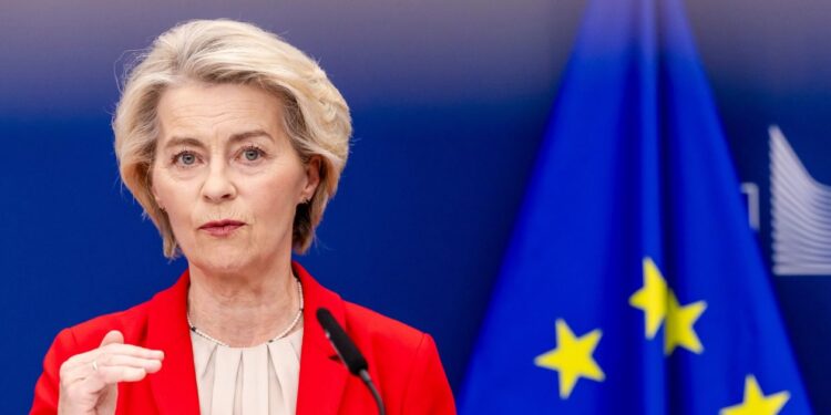 Ούρσουλα φον ντερ Λάιεν: Στο κενό η πρόταση μομφής κατά της ηγεσίας της στην Ευρωπαϊκή Επιτροπή