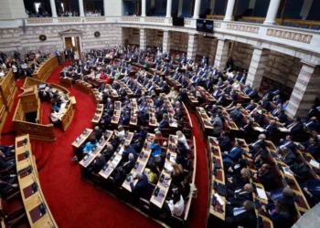 Ψηφίζονται σήμερα τα νέα μέτρα για το μεταναστευτικό: Έρχεται φυλακή για όσους δεν παίρνουν άσυλο, αντιδρά η αντιπολίτευση