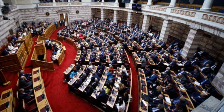 Ψηφίζονται σήμερα τα νέα μέτρα για το μεταναστευτικό: Έρχεται φυλακή για όσους δεν παίρνουν άσυλο, αντιδρά η αντιπολίτευση