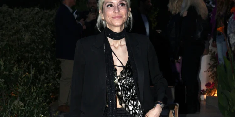 Σοφία Καρβέλα: Ξεμπρόστιασε γυναίκα που της έγραψε ότι μοιάζει με «πρεζόνι γυφτάκι»