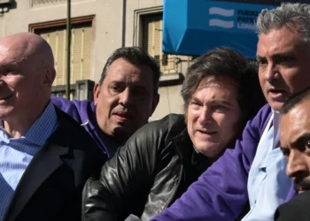 Σάλος στην Αργεντινή: Πετροβόλησαν τον Μιλέι – Σκάνδαλο με την αδελφή του, την κατηγορούν πως καταχράστηκε κονδύλια για ΑμεΑ