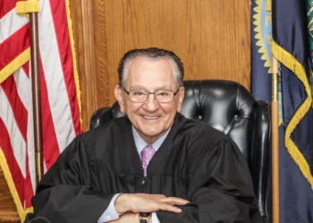 Frank Caprio: Πέθανε ο πιο «ανθρώπινος» δικαστής της Αμερικής – Ποιος ήταν ο θρυλικός πρωταγωνιστής του Providence