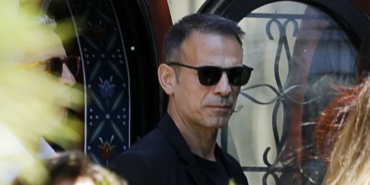 Αλεξάνδρα Νικολαΐδου: Ανείπωτη θλίψη στην κηδεία της – Τραγική φιγούρα ο σύντροφός της, Ντέμης Νικολαΐδης