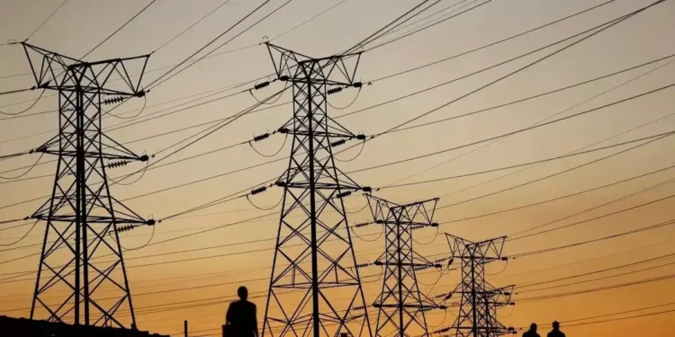 Έβδομη ακριβότερη στη χονδρική ρεύματος η Ελλάδα φέτος, παρά την αποκλιμάκωση στο β’ τρίμηνο