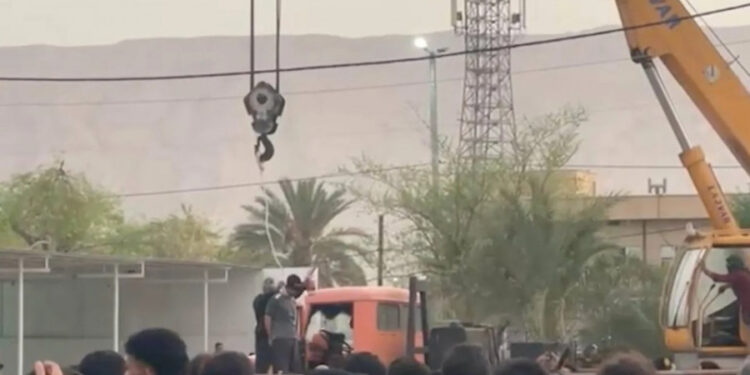 Ιράν: Η σοκαριστική στιγμή δημόσιας εκτέλεσης δια απαγχονισμού μπροστά σε ενθουσιασμένο πλήθος