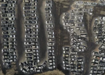 “Νεκροταφείο” αυτοκινήτων στο Τελωνείο Πάτρας – Κάηκαν 550 οχήματα