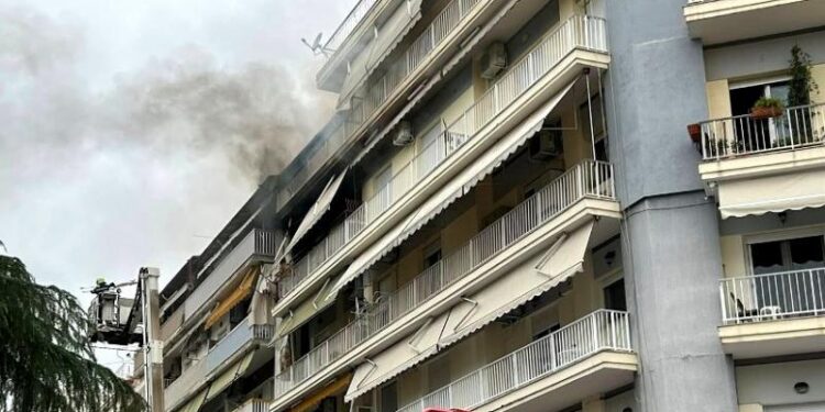 Φωτιά σε διαμέρισμα στο κέντρο των Σερρών – Αποκλείστηκε η περιοχή (ΦΩΤΟ + VIDEO)