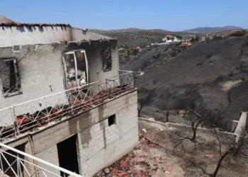 Φωτιά στην Κερατέα: Έως 6.000 ευρώ θα φτάσουν οι αποζημιώσεις των πυρόπληκτων – 600 ευρώ για τα πρώτα έξοδα