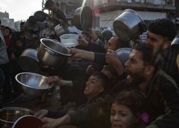 Η πείνα ως όπλο πολέμου – Από τα υποσιτισμένα βρέφη της Γάζας, στους εξαθλιωμένους ομήρους της Χαμάς