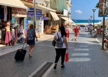 Ηράκλειο: Επιχειρηματίας πήρε χρήματα από Ισραηλινούς τουρίστες για να τους κάνει εκδρομή και εξαφανίστηκε