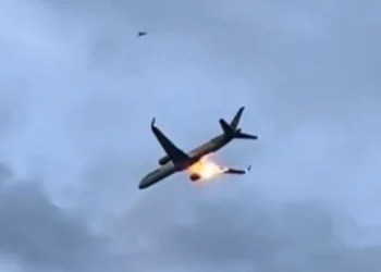 Δείτε βίντεο από την έκρηξη κινητήρα αεροσκάφους πάνω από την Κέρκυρα – Τι σημαίνει ένα τέτοιο συμβάν για την ασφάλεια των επιβατών