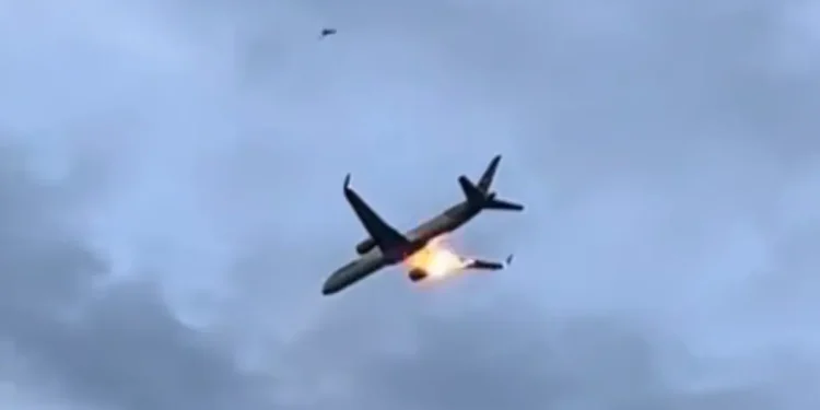 Δείτε βίντεο από την έκρηξη κινητήρα αεροσκάφους πάνω από την Κέρκυρα – Τι σημαίνει ένα τέτοιο συμβάν για την ασφάλεια των επιβατών