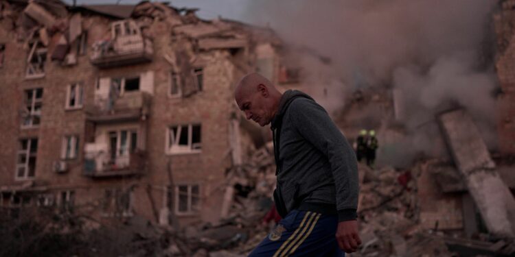 13 νεκροί από ρωσική επίθεση στο Κίεβο – Χτυπήθηκε κτίριο της ΕΕ στην πρωτεύουσα της Ουκρανίας