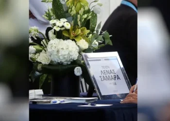 Κηδεία Λένα Σαμαρά: Πλήθος κόσμου στο τελευταίο «αντίο» της 34χρονης – Βουβός ο πόνος των αγαπημένων της