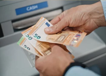 Τράπεζες: Τέλος οι χρεώσεις μέσω ΔΙΑΣ στα ΑΤΜ από 11 Αυγούστου – Δείτε αναλυτικά τι θα ισχύει