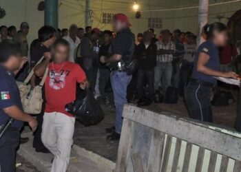 Εντολή Τραμπ: Μαύρο βάφεται το τείχος στα σύνορα με το Μεξικό για να καίγονται οι μετανάστες