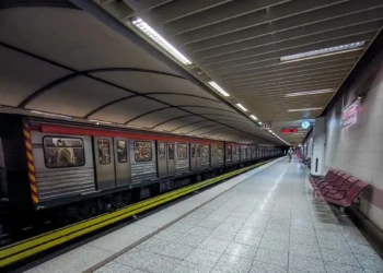 Επιβάτης ξυλοκόπησε Γερμανό τουρίστα σε συρμό του Μετρό στο Νομισματοκοπείο – Αραβικής καταγωγής ο δράστης