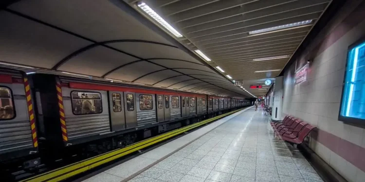 Επιβάτης ξυλοκόπησε Γερμανό τουρίστα σε συρμό του Μετρό στο Νομισματοκοπείο – Αραβικής καταγωγής ο δράστης