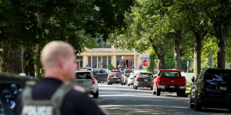 Πυροβολισμοί σε καθολικό σχολείο στη Μινεσότα: 3 νεκροί μεταξύ των οποίων και ο δράστης – Ο Τραμπ ενημερώθηκε για την τραγική επίθεση