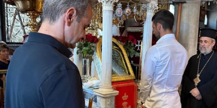 Στην Παναγία της Τήνου ο Κυριάκος Μητσοτάκης με τον Νόβακ Τζόκοβιτς