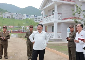 Ο Κιμ Γιονγκ Ουν στέλνει χιλιάδες εργάτες από την Βόρεια Κορέα στη Ρωσία για να δουλέψουν σαν «σκλάβοι»