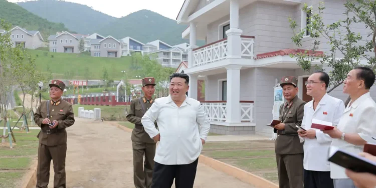 Ο Κιμ Γιονγκ Ουν στέλνει χιλιάδες εργάτες από την Βόρεια Κορέα στη Ρωσία για να δουλέψουν σαν «σκλάβοι»