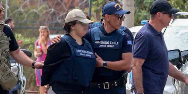 Παλαιό Φάληρο: Προφυλακίστηκε η 32χρονη για τη δολοφονία της κόρης της – «Θεώρησα ότι η Τζένα ήταν νεκρή, πανικοβλήθηκα» είπε στην απολογία της