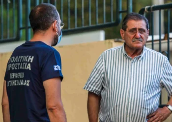 Όσοι αγνόησαν το 112 έσωσαν τα σπίτια τους, είπε ο Πελετίδης ενώ ο πρόεδρος της ΔΕΥΑΠ είπε ότι «για την πυρκαγιά φταίνε τα αστικά κόμματα»