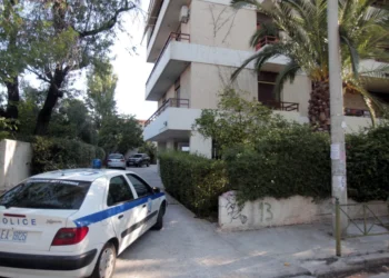 Άνδρας έχει ταμπουρωθεί σε διαμέρισμα στον Χολαργό και απειλεί αστυνομικούς