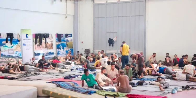 «Μπλόκο» σε ΜΚΟ που υπονομεύουν την κυβερνητική μεταναστευτική πολιτική – Κινδυνεύουν με διαγραφή από το εθνικό μητρώο