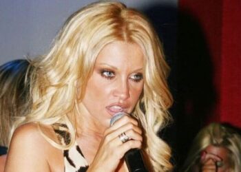 Στο νοσοκομείο με ορούς και επιδέσμους η Σαμπρίνα – Τι συνέβη