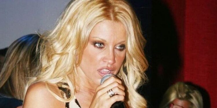 Στο νοσοκομείο με ορούς και επιδέσμους η Σαμπρίνα – Τι συνέβη