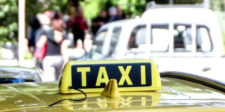 Συνελήφθη οδηγός ταξί: Χρέωσε 110 ευρώ για διαδρομή από το αεροδρόμιο μέχρι το λιμάνι του Πειραιά