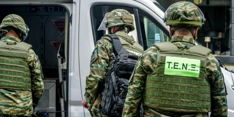 Παλαιό Φάληρο: Συναγερμός για βλήμα του Β’ Παγκοσμίου Πολέμου σε ρέμα – Κλειστή η οδός Φαιάκων