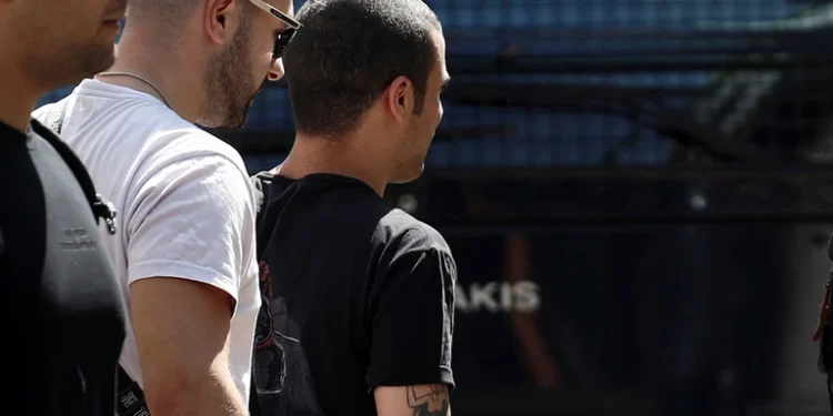 Το σχόλιο της μητέρας του Γιάννη Μάλαμα για τη σύλληψή του: «Για να αντιδράσει δέχτηκε δράση που δεν άντεξε