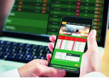 Δημόσιοι υπάλληλοι και διευθυντές υπουργείων «ξέπλεναν» ποσά μέσω στοιχηματικών εταιρειών – Πάνω από 200 άτομα στο στόχαστρο του Βουρλιώτη