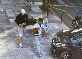 Ανήλικοι έστηναν καρτέρι σε σταθμούς του ΗΣΑΠ και λήστευαν ανυποψίαστους περαστικούς – Η φωτογραφία που τους «πρόδωσε»